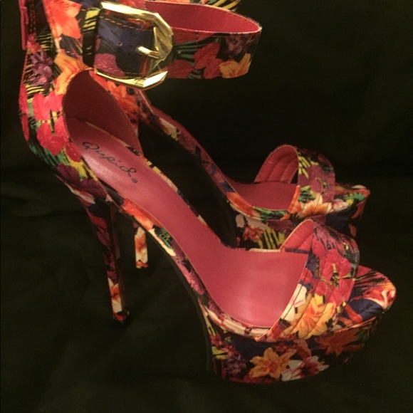 Floral Tropical Satin Platforms - Picture 2 of 8